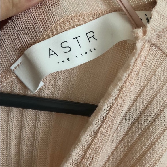 Pale pink crop top! - Picture 4 of 7